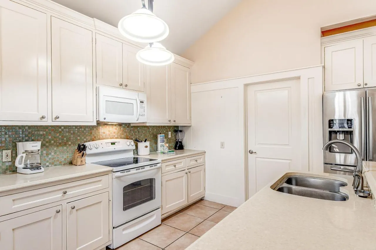 Crystal Beach Subdivision: Key Lime Pie دستين